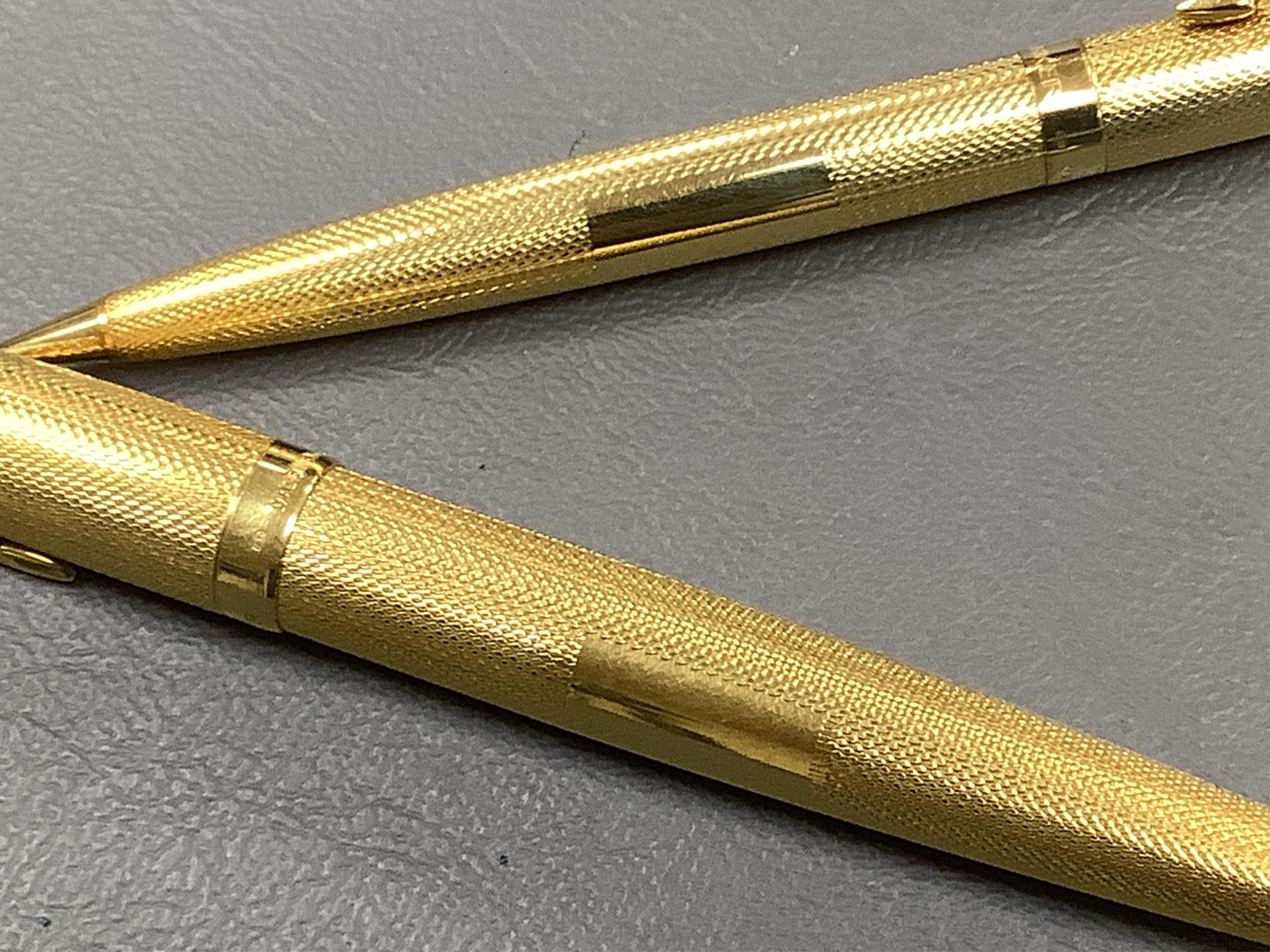 Two 18ct gold Parker pens comprising a propelling pencil and fountain pen, cased